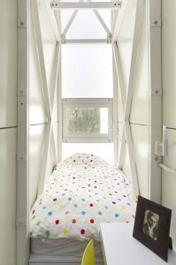 http://static.boredpanda.com/blog/wp-content/uuuploads/unusual-homes/unusual-homes-10-7.jpg